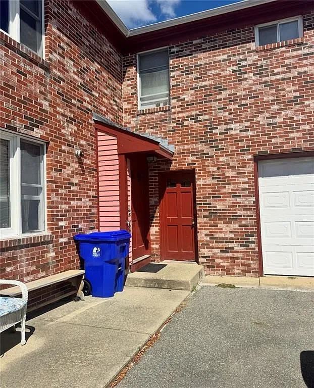 2 bed, 1.0 bath, 950 sqft, $1,700 — Photo 1