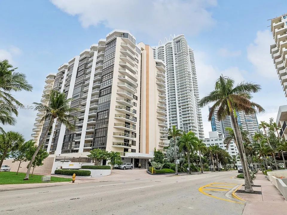 6423 Collins Ave #1201