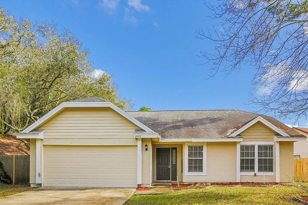 3 bed, 2.0 bath, 1436 sqft, $2,235 — Photo 1
