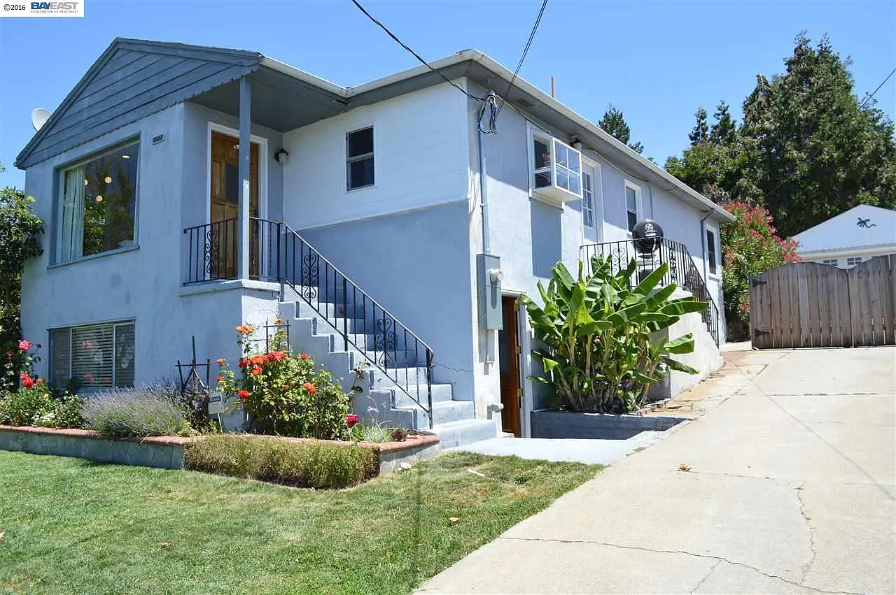 23084 Henry Ln photo 1