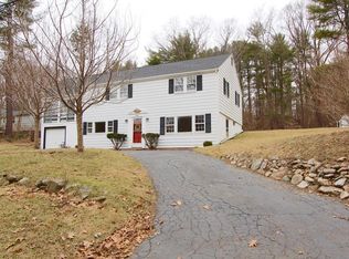 16 Meetinghouse Ln, Topsfield, MA 01983
