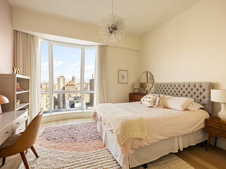 515 W 18th St #1701 — Photo 15