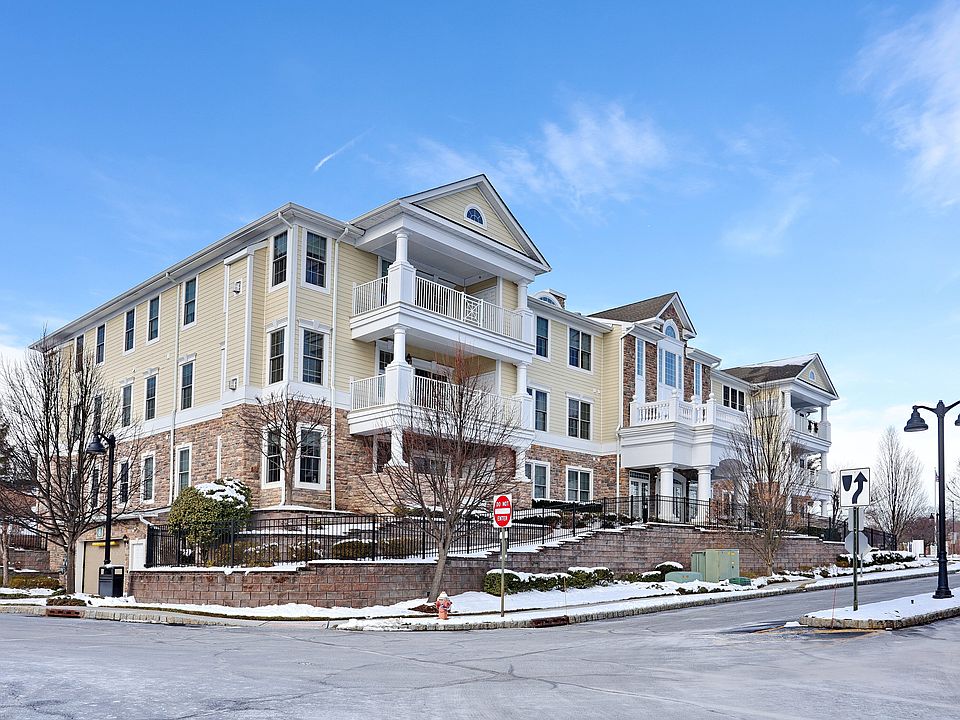 1st image of 802 Four Seasons Ln