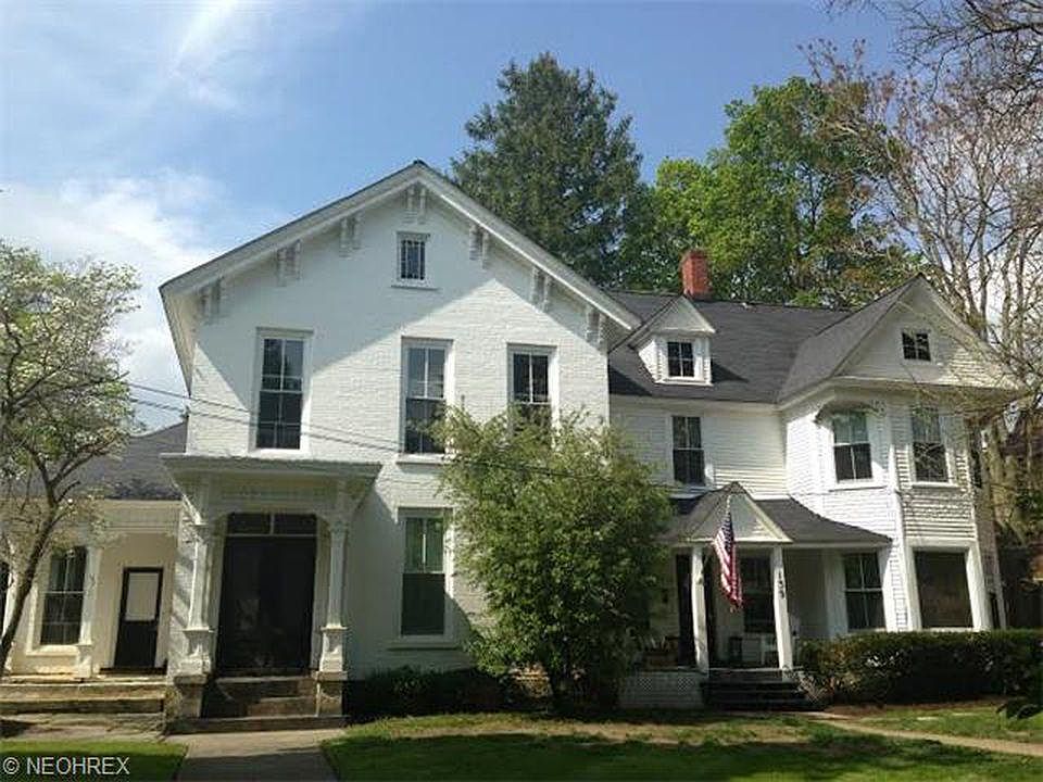 Street view of the house, it is a tri-plex and this listing is for the unit in the rear that is most off of the street.