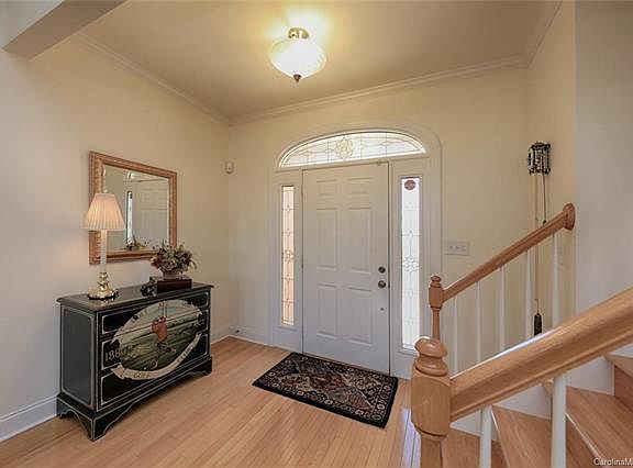 3rd image of 137 Fox Den Cir