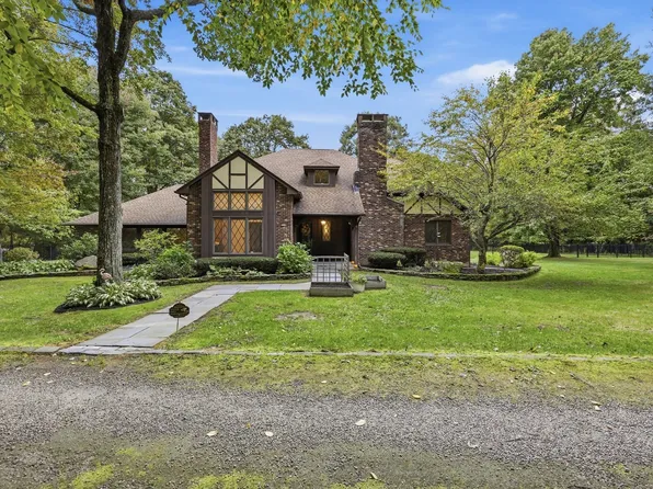 43 Paradise Lake Rd, Monson, MA 01057