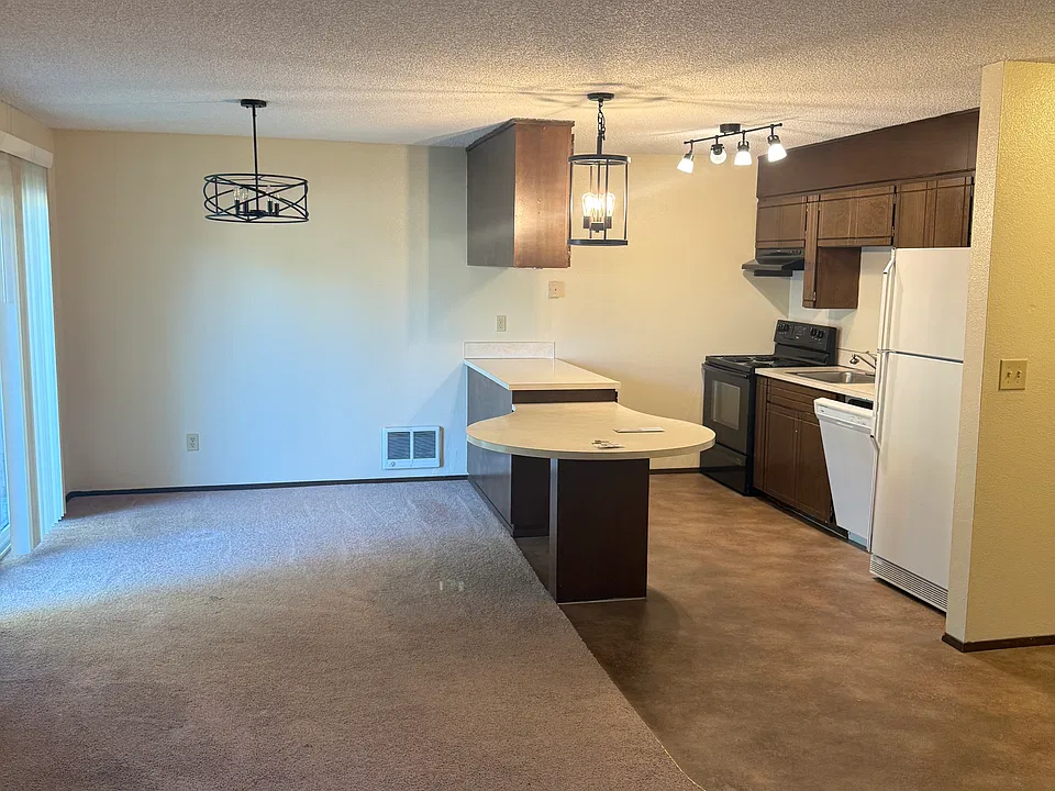 2723 Crystal Springs Rd W #2723