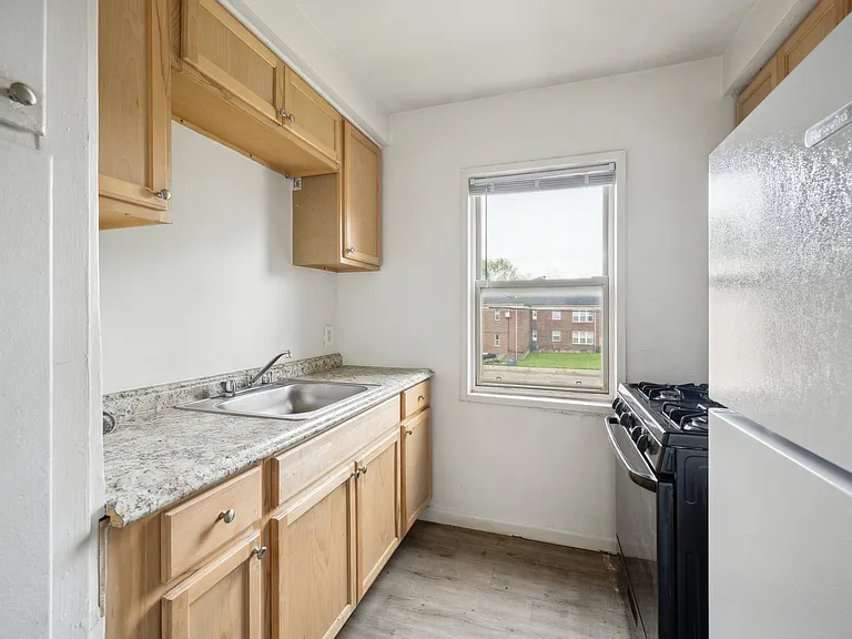 Franklin Village Apartments — Photo 17