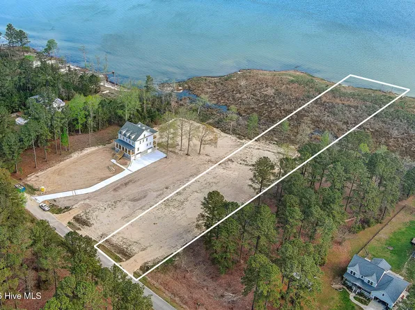 121 Cedarwood Drive, Havelock, NC 28532