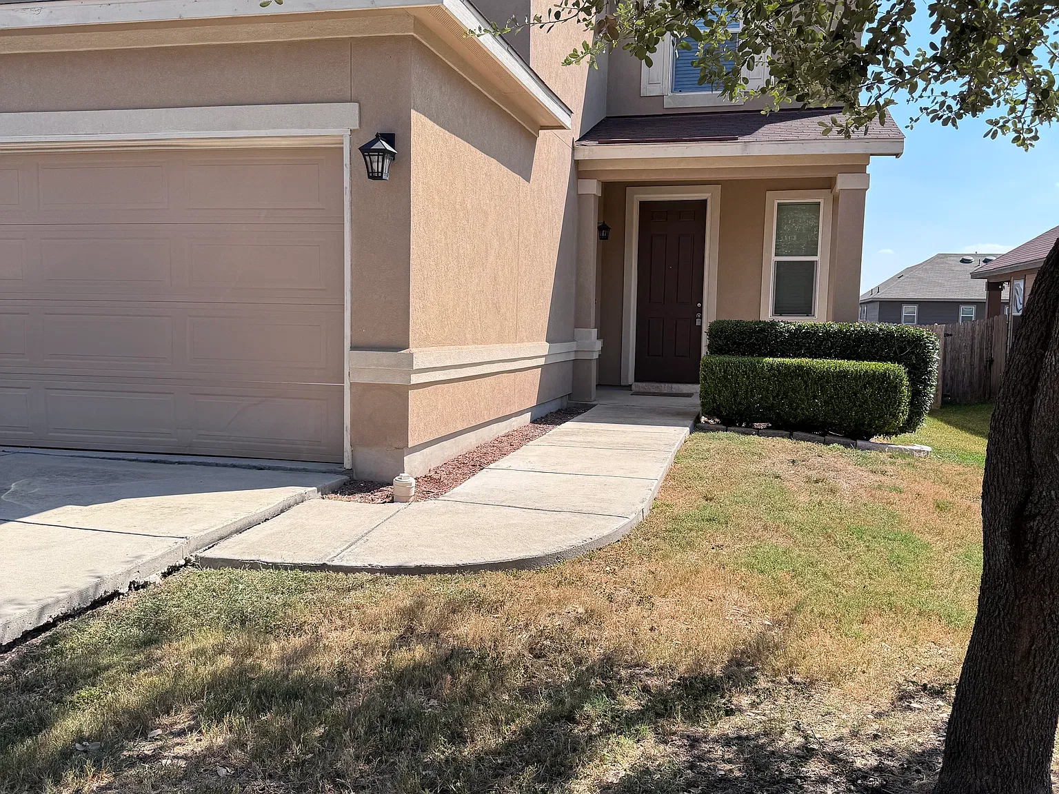 3 bed, 2.5 bath, 2245 sqft, $1,900 — Photo 2