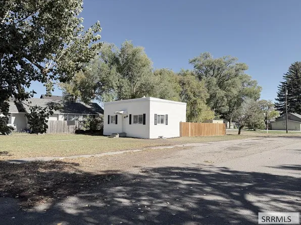 820 N Shilling Ave, Blackfoot, ID 83221