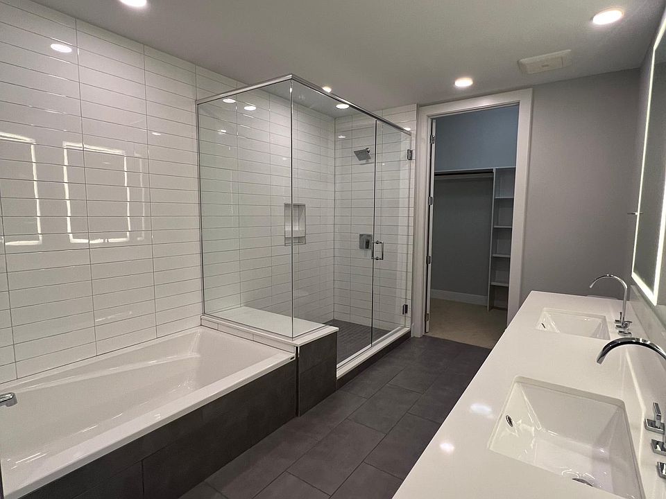 1st image of 400 S Jackson St #927