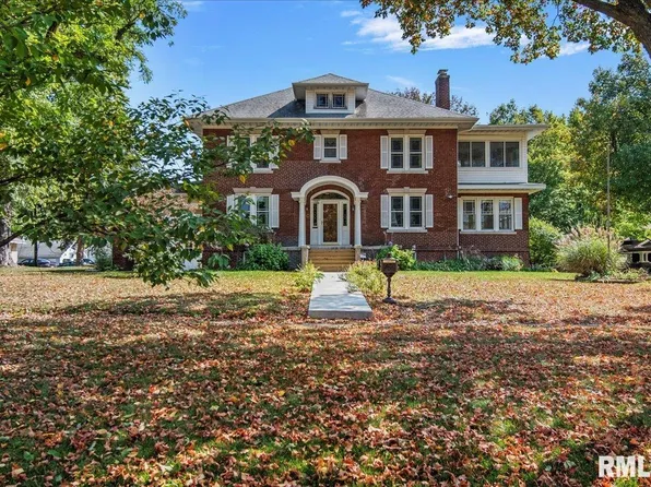 121 W Union St, Nokomis, IL 62075