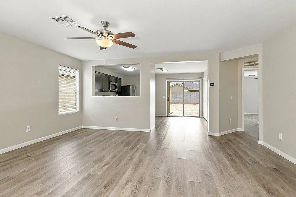 3 bed, 2.0 bath, 1327 sqft, $1,920 — Photo 3
