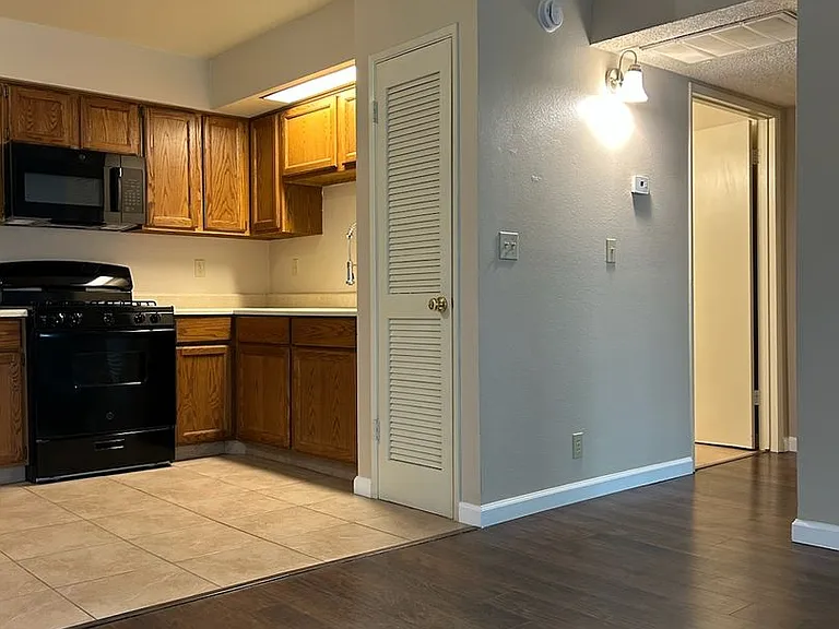 425 Rick Ct — Photo 5
