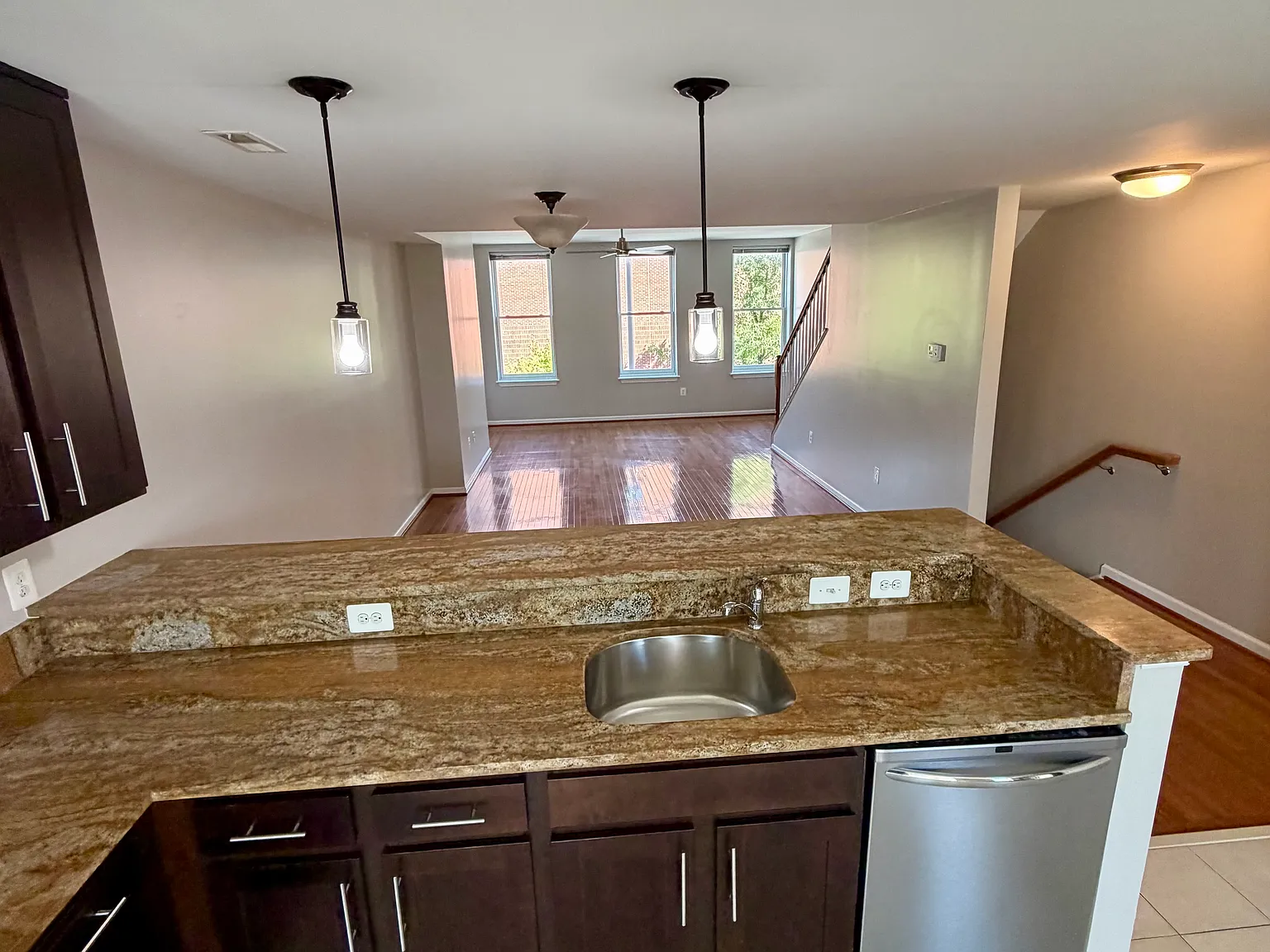 2 bed, 1642 sqft, $2,600 — Photo 4