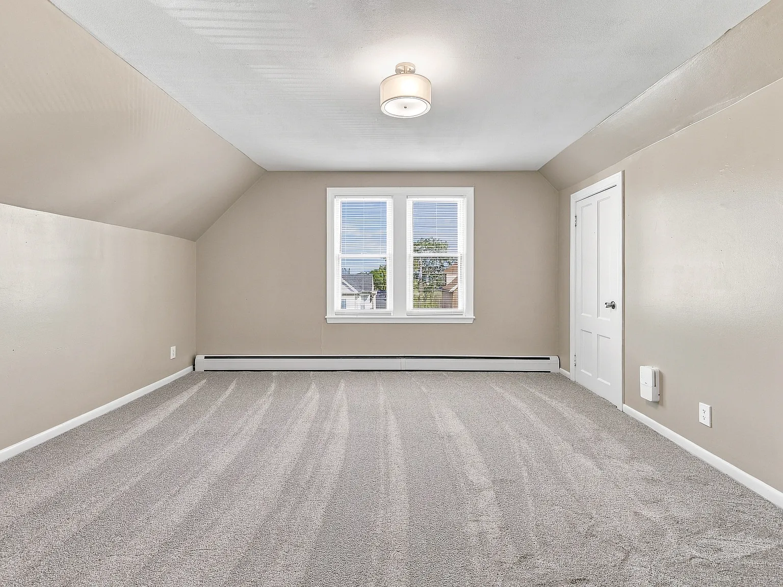 2 bed, 1016 sqft, $1,550 — Photo 3