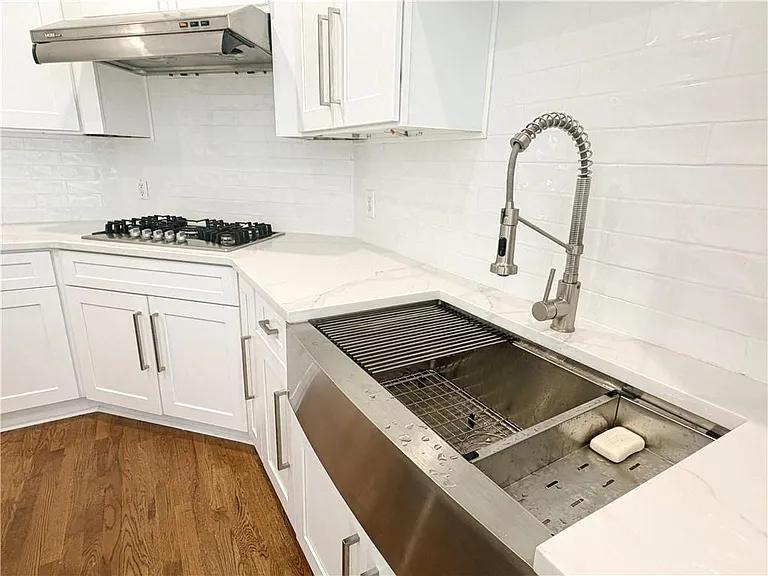 530 Rippling Water Ln — Photo 14