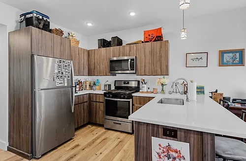 211 W 9th St #3 Photo 1