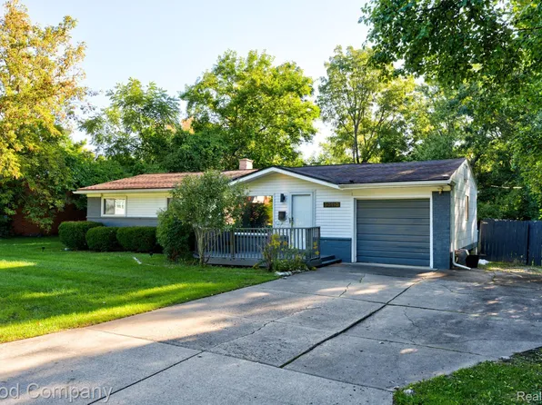 30110 Fairfax St, Southfield, MI 48076