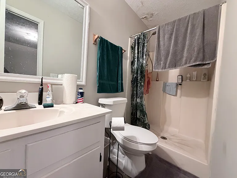 212 E Paces Dr — Photo 5