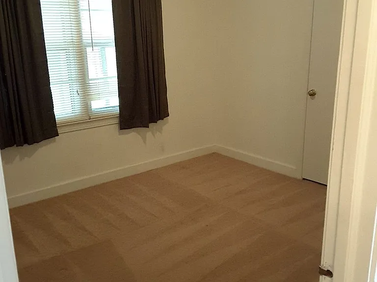 211 Hubbard Ln — Photo 4