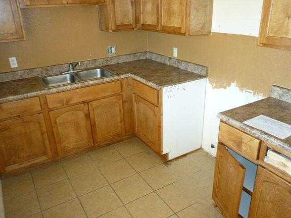 3rd image of 840 E Las Brisas Blvd