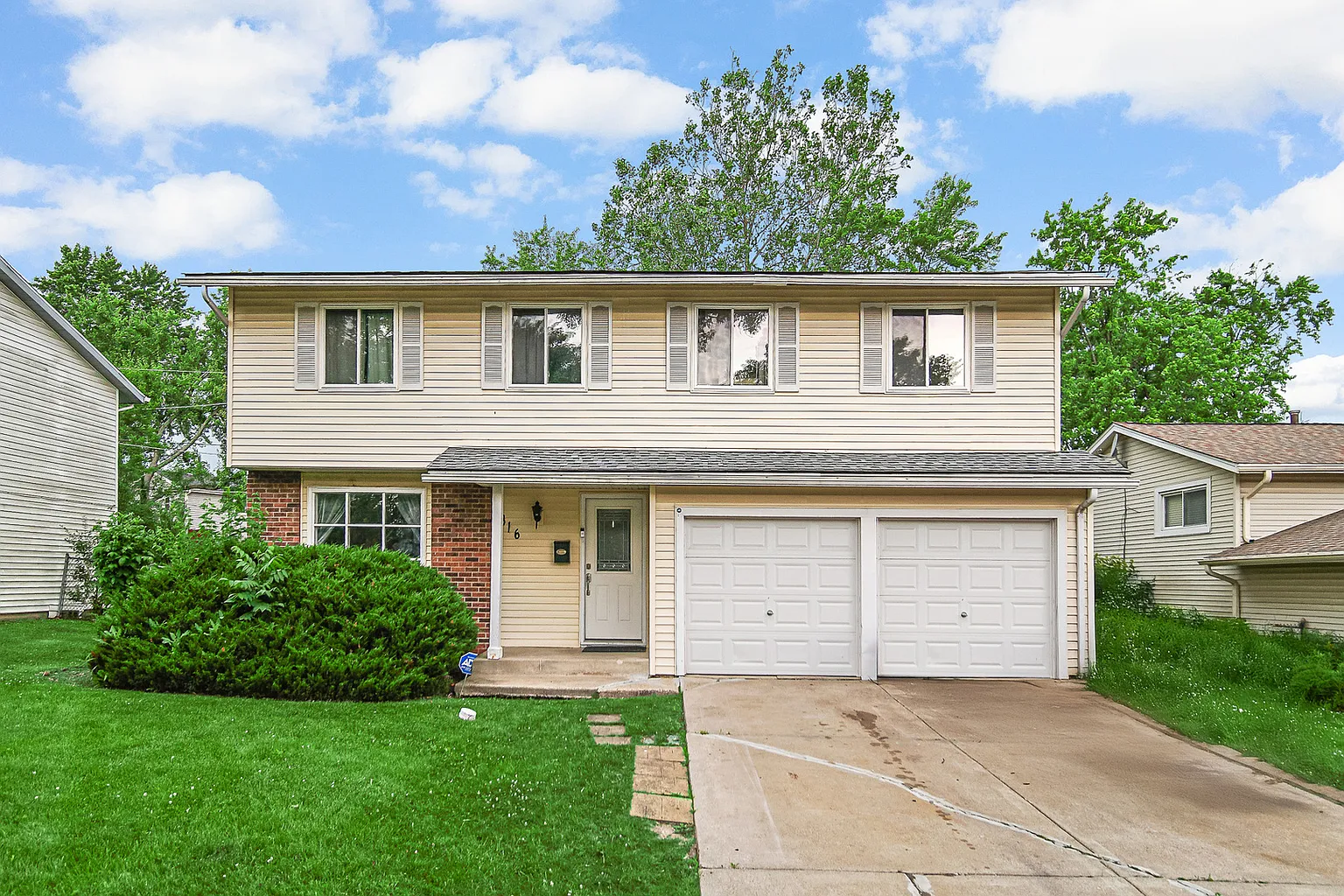 816 Blackhawk Dr photo 1