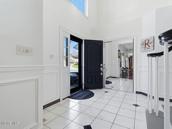 4th image of 42 Diamond Lane