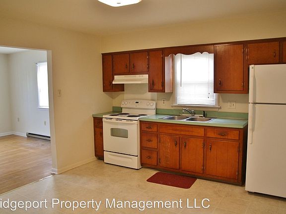 3rd image of 414 S Market St APT 1