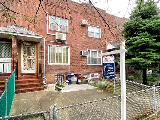 1st image of 2059 28th St