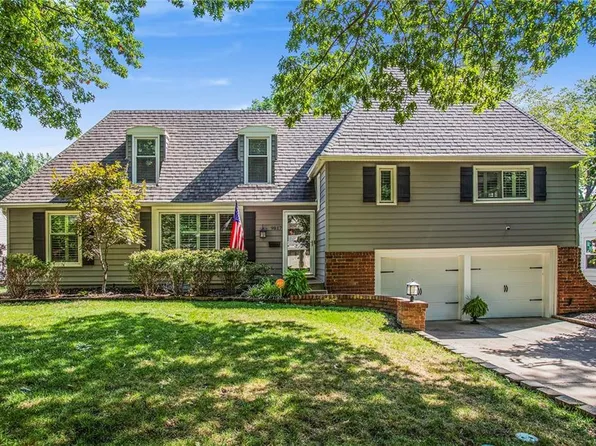 9817 Walmer St, Overland Park, KS 66212