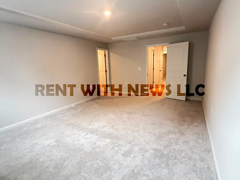 282 Paramount Dr — Photo 17