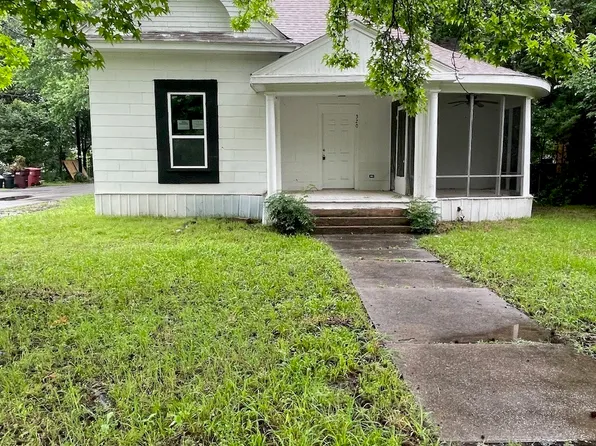 320 W 6th St, Bonham, TX 75418