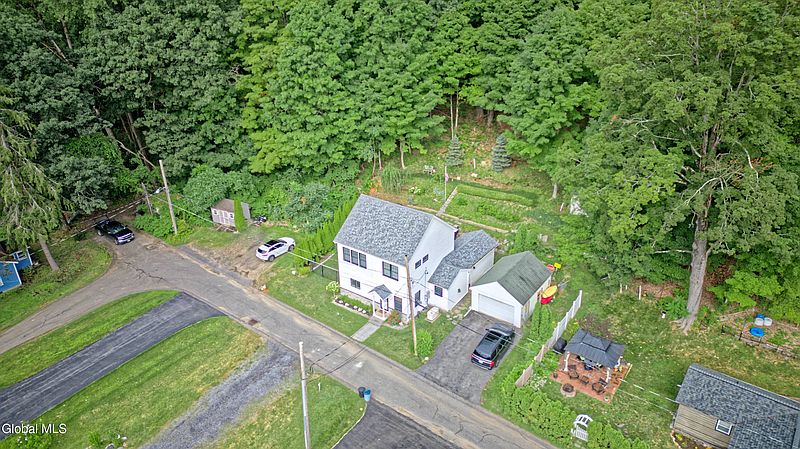 4th image of 22 Garside Road