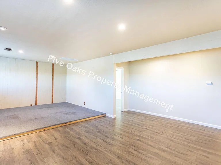 2815 Stanford Ln — Photo 21
