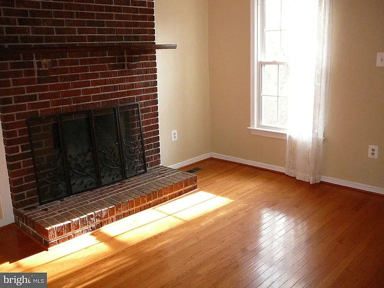231 Vine Pl — Photo 7