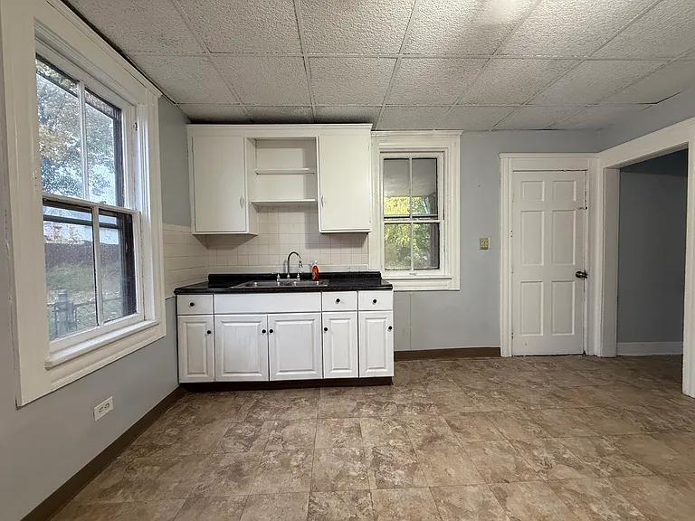 3851 Newark Ave — Photo 5