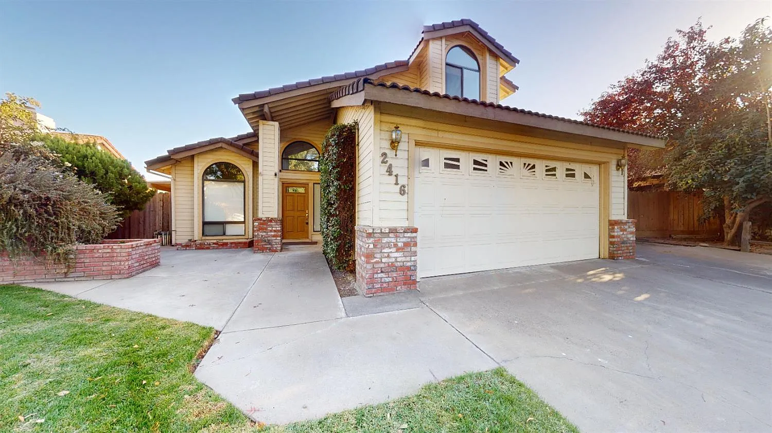 2416 Southfork Ln photo 1