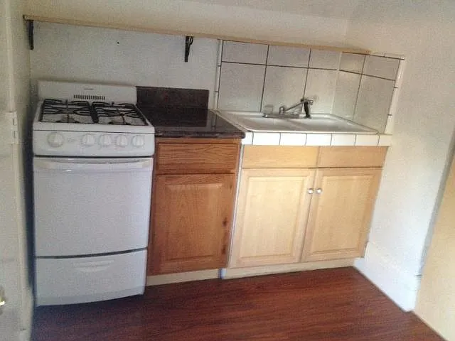Studio, 400 sqft, $1,600 — Photo 3