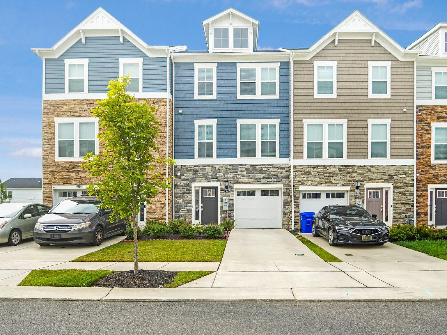 3 bed, 4.0 bath, 1849 sqft, $3,200 — Photo 1
