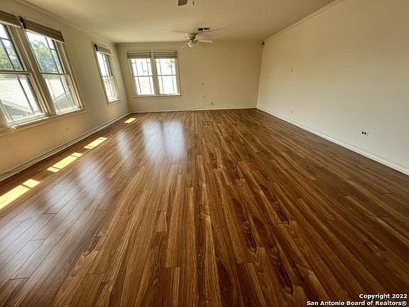 3rd image of 215 E Huisache Ave