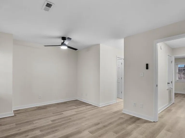 4918 Pompano Ct — Photo 8