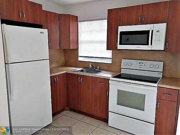 4th image of 5168 NE 6th Ave APT 411