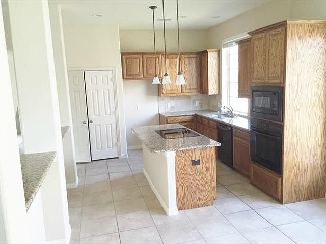 2nd image of 3520 Leameadow Dr