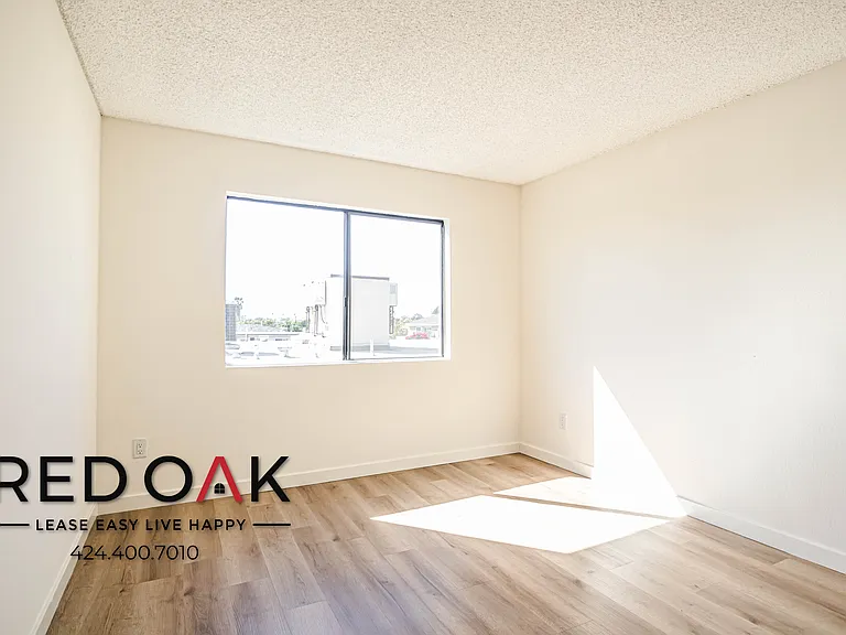 11823 Victory Blvd #214 — Photo 6