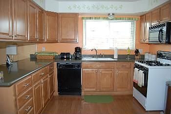 4th image of 7542 Hillsboro Dr