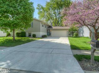 3009 Winchester Dr, Bloomington, IL 61704