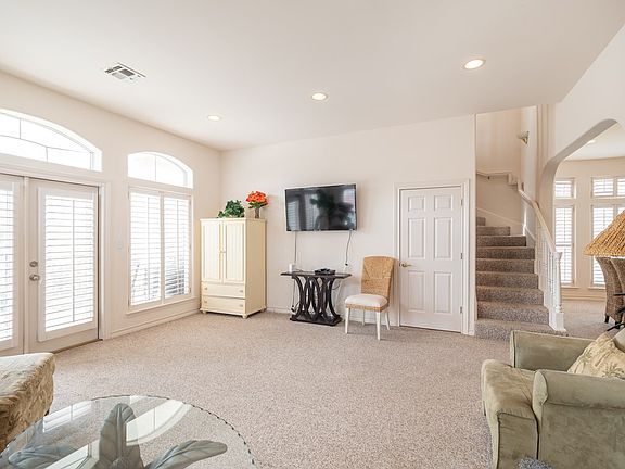 4th image of 6517 Beach Dr