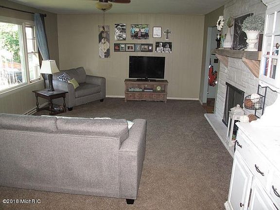 4th image of 6762 Knollcrest St NE